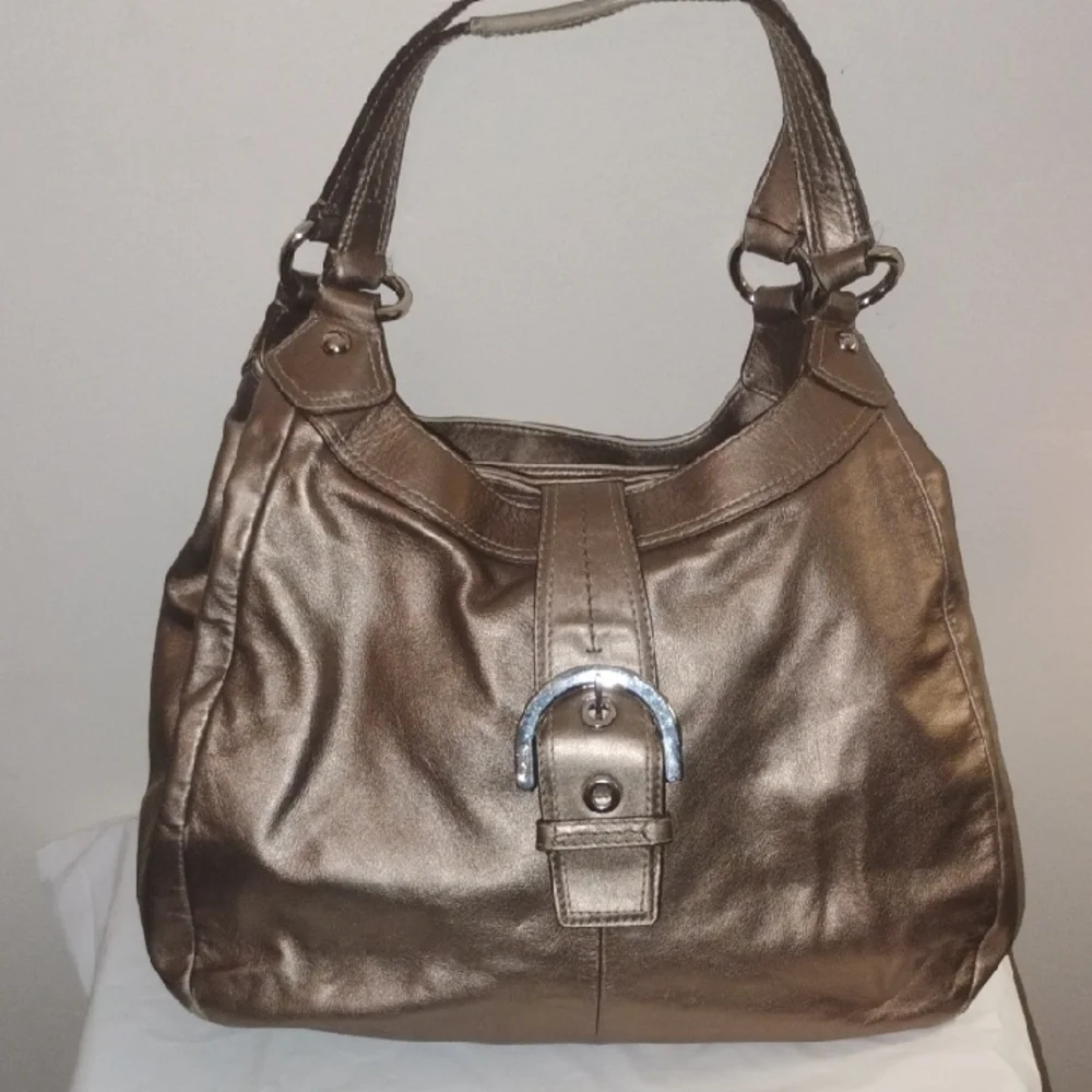 Elegant Metallic Shoulder Bag - Picture 1 of 9